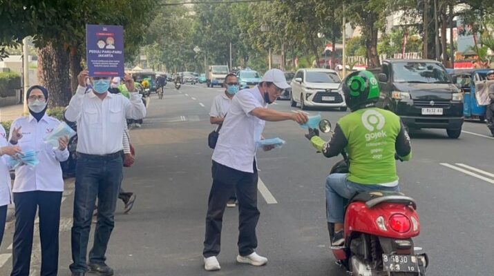 Perindo Jakarta Bagikan Masker Gratis, Dorong Mitigasi Abu Vulkanik dan Pengendalian Polusi Diperkuat